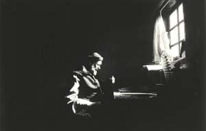 Un anziano confratello nella sua cella.